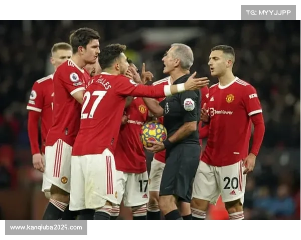 埃斯波西托右路传中,基克头球扳平比分。 埃斯波西托右路传中,基克头球扳平比分。